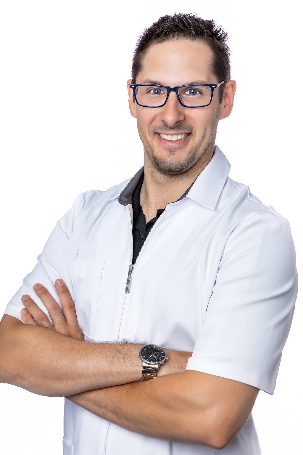 Dr. Yannick Lévesque Dentiste DMD Dr. Yannick Lévesque Dentiste DMD
